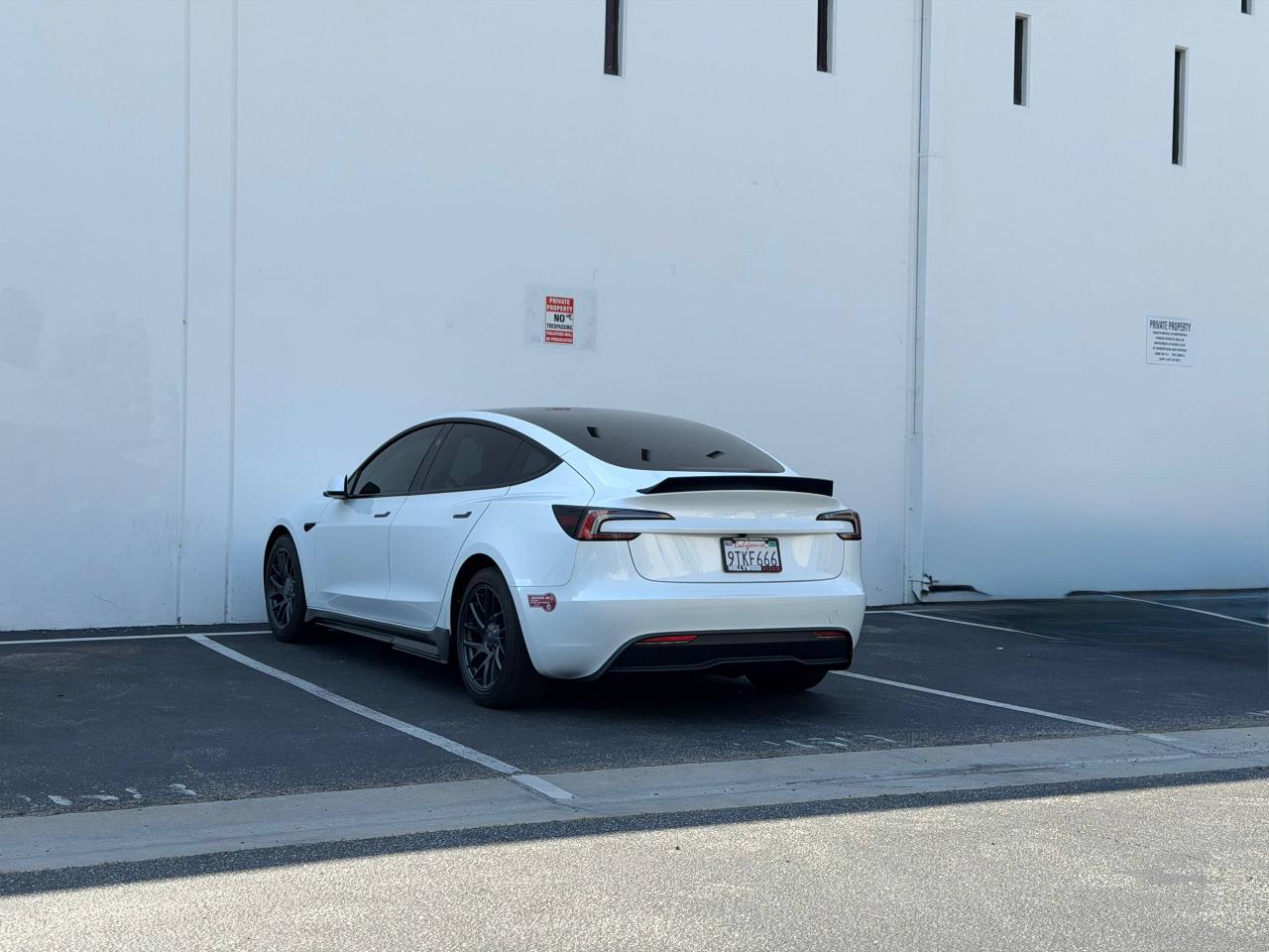 Tesla Model 3  2024