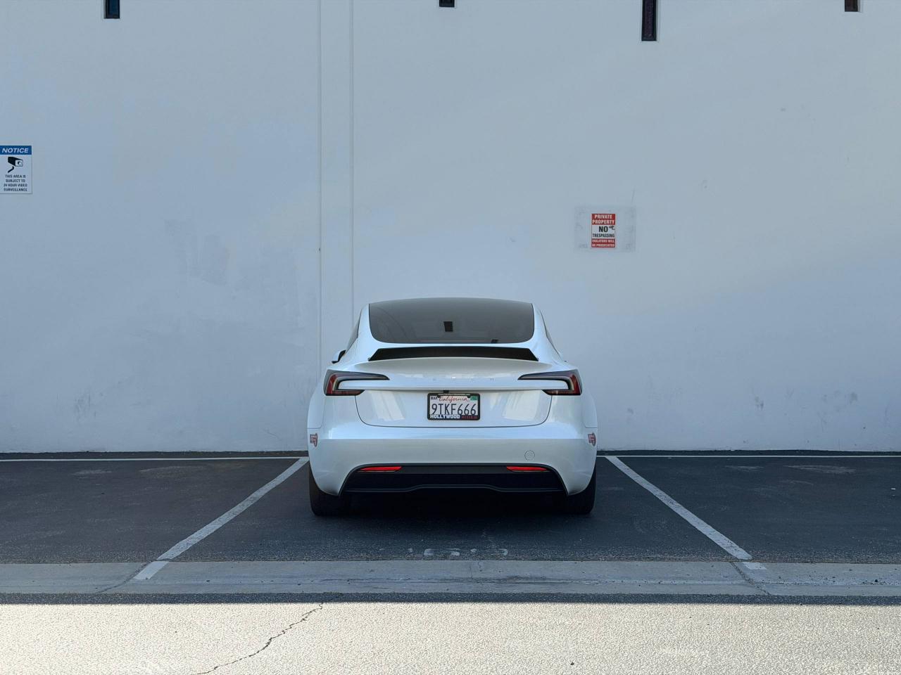 Tesla Model 3  2024