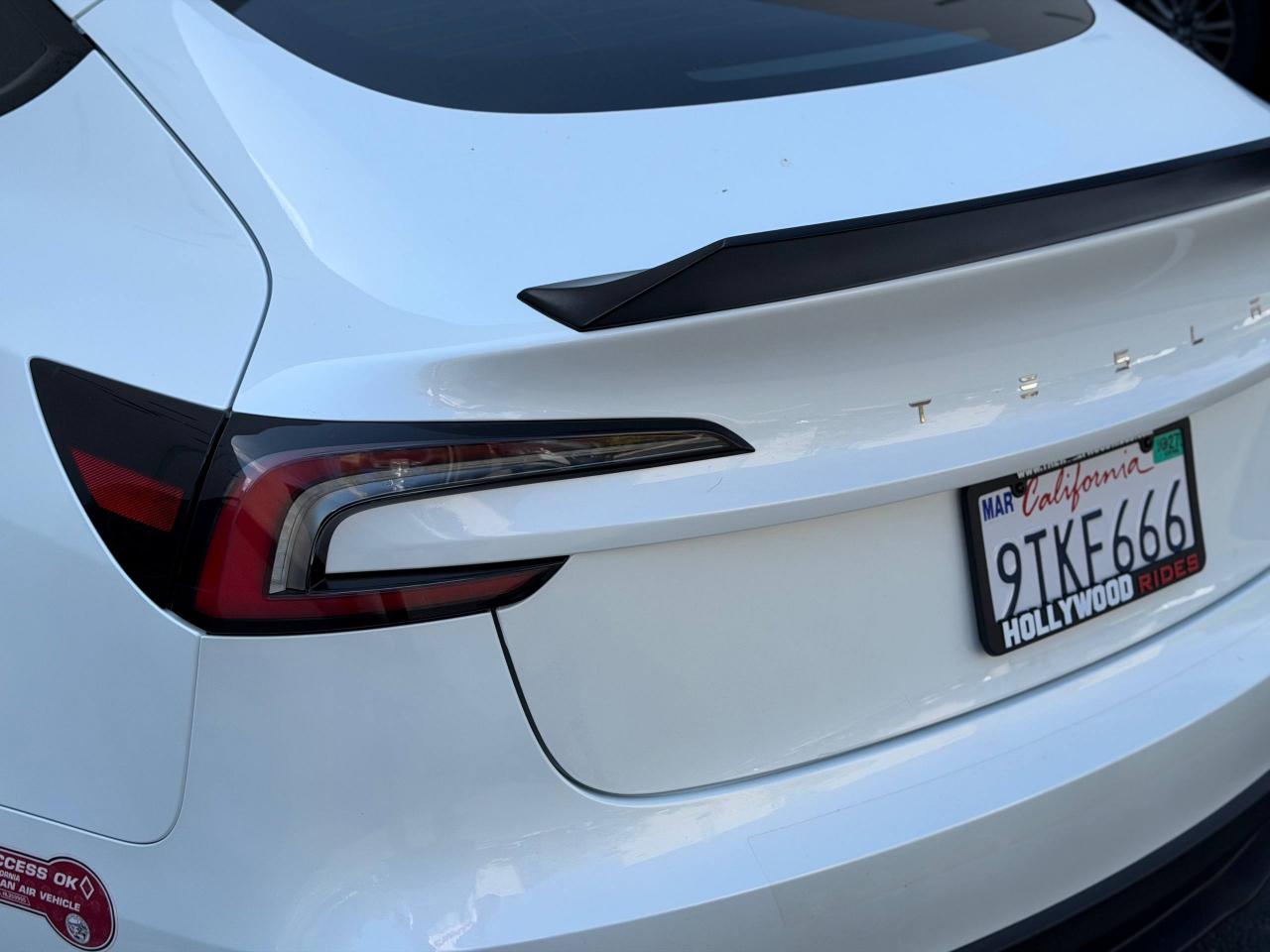 Tesla Model 3  2024