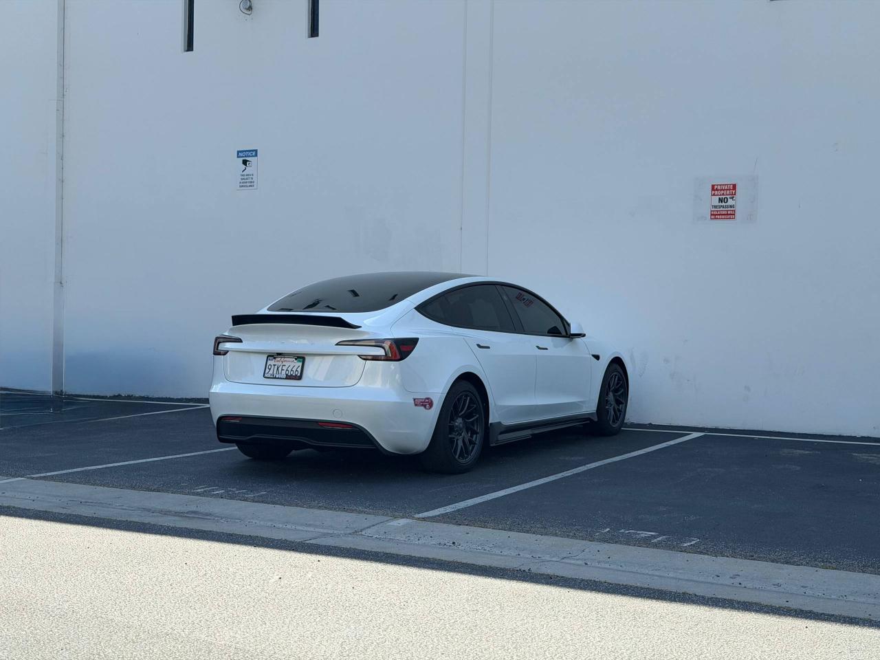 Tesla Model 3  2024
