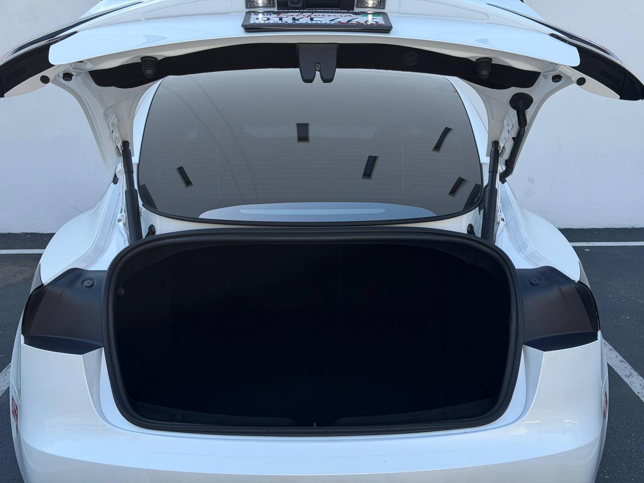 Tesla Model 3  2024