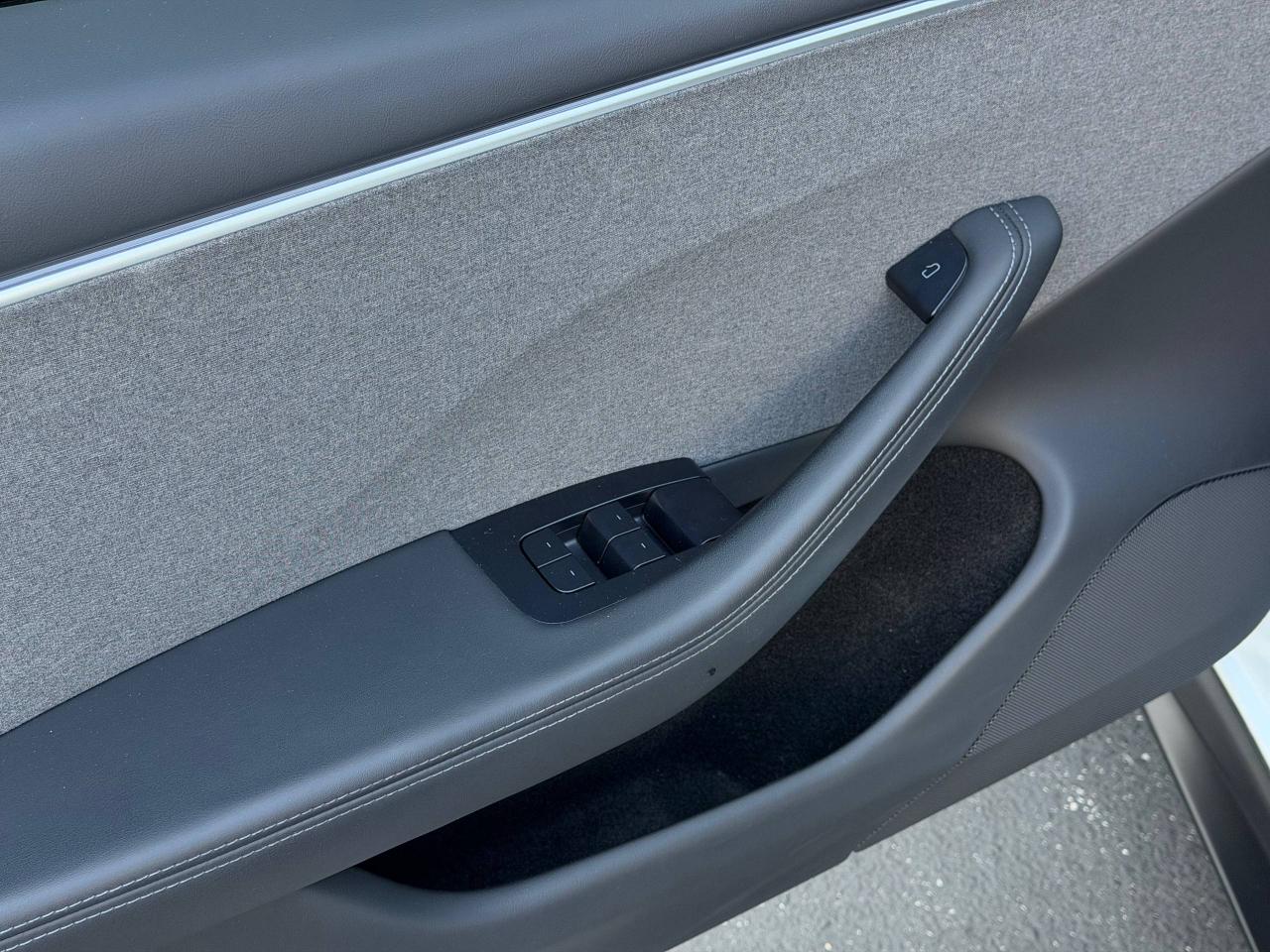 Tesla Model 3  2024