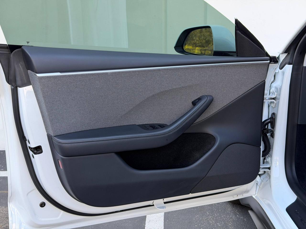 Tesla Model 3  2024