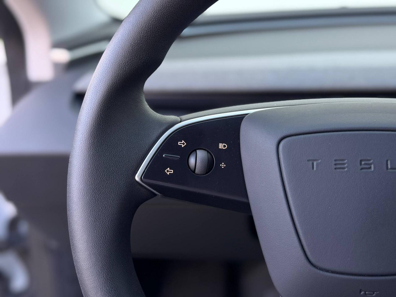 Tesla Model 3  2024