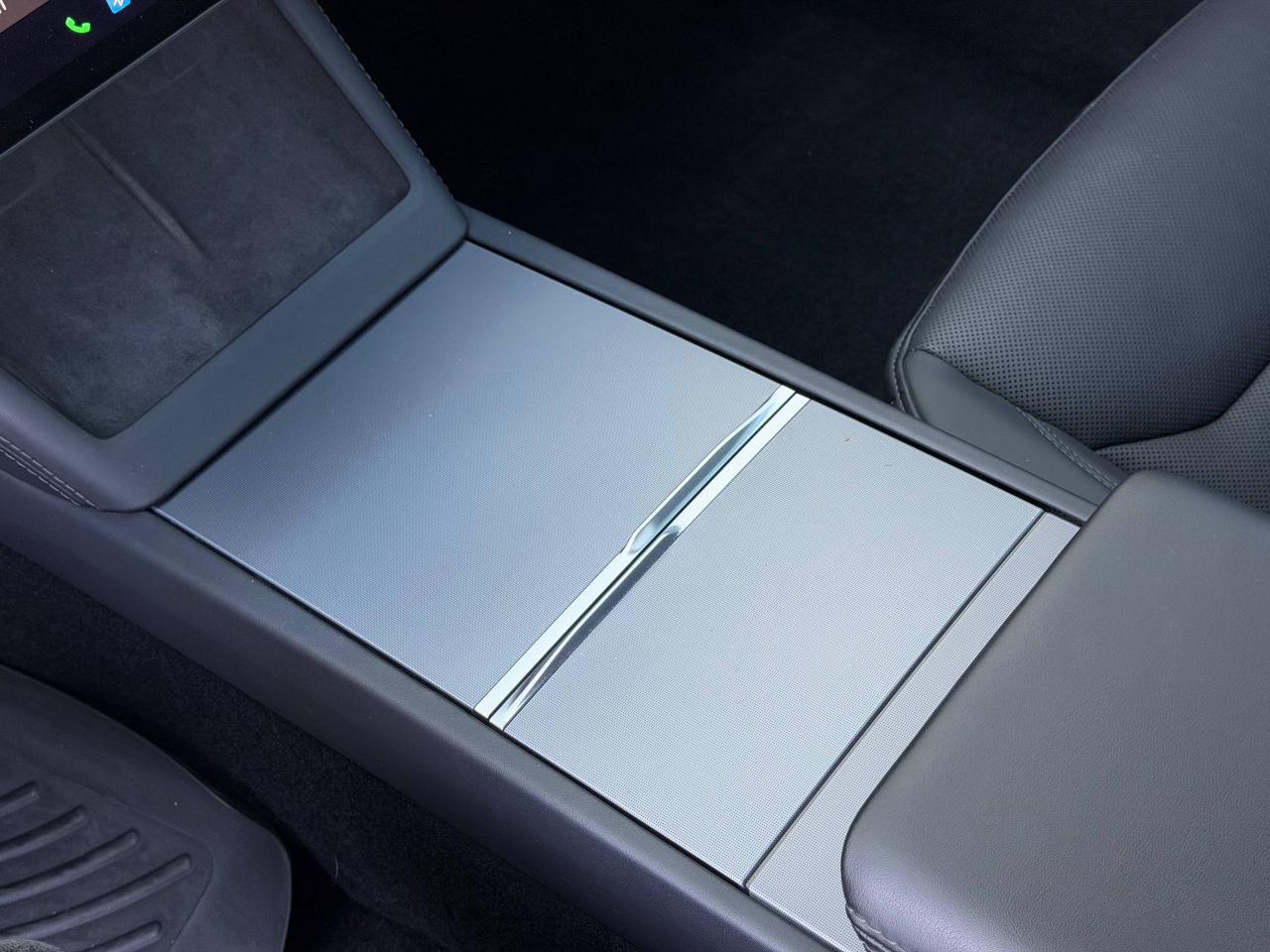 Tesla Model 3  2024
