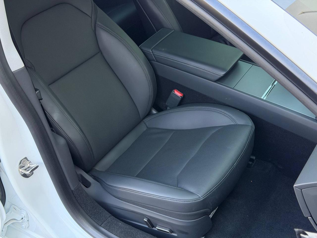 Tesla Model 3  2024