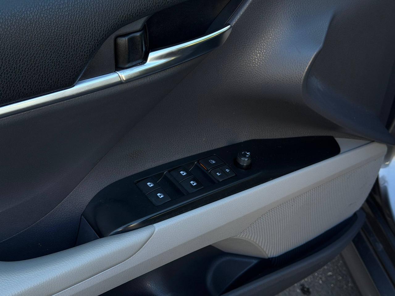 Toyota Camry Hybrid LE 2020
