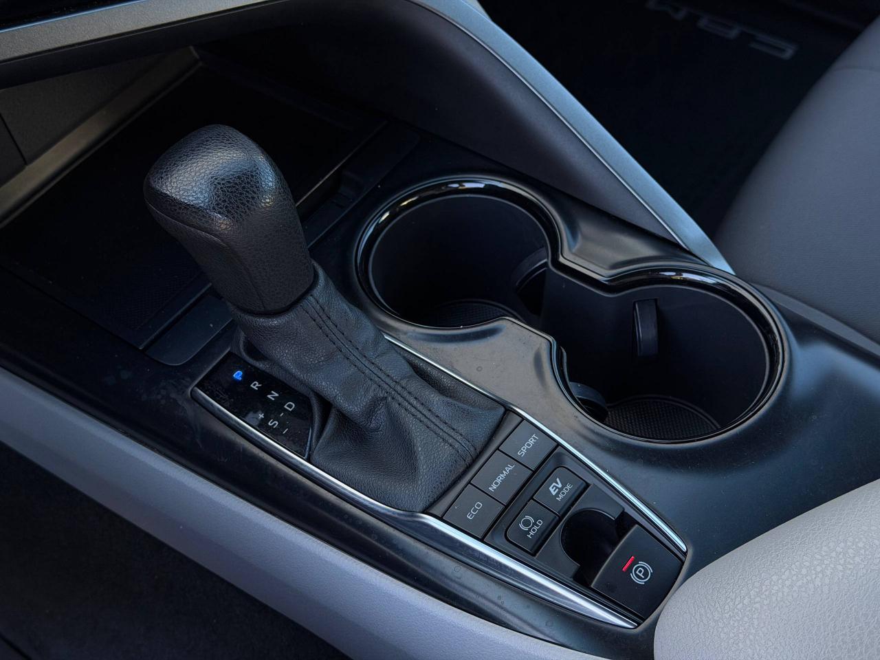 Toyota Camry Hybrid LE 2020