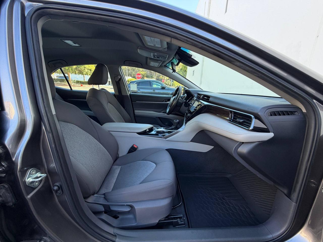 Toyota Camry Hybrid LE 2020