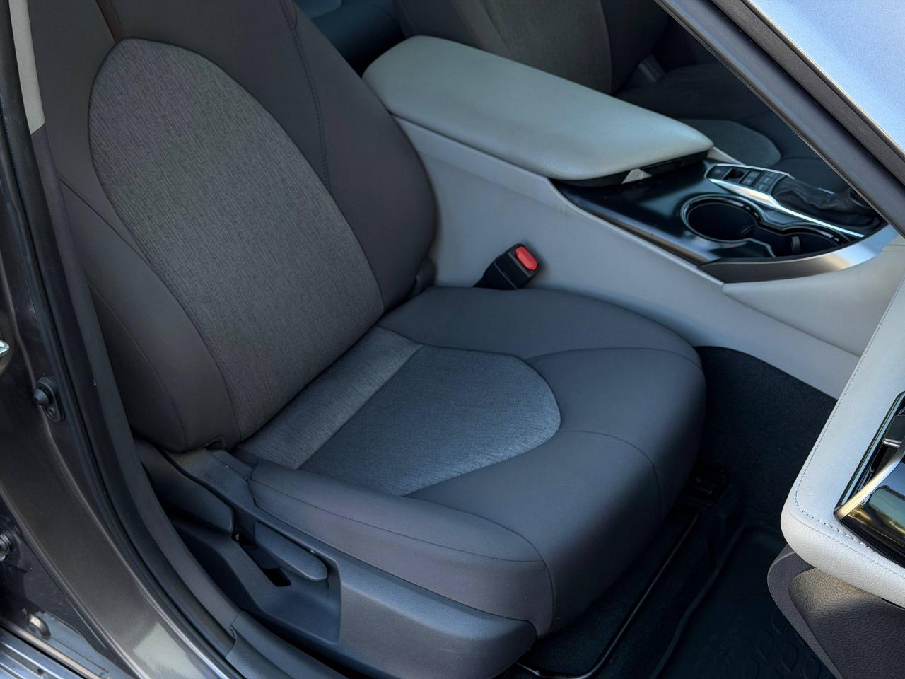 Toyota Camry Hybrid LE 2020