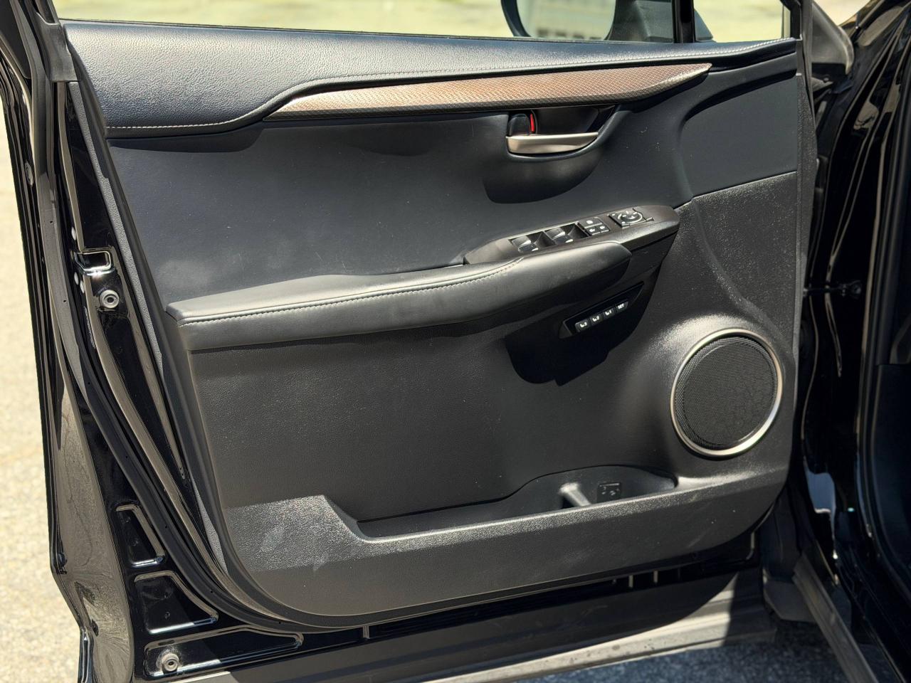Lexus NX 300h  2015