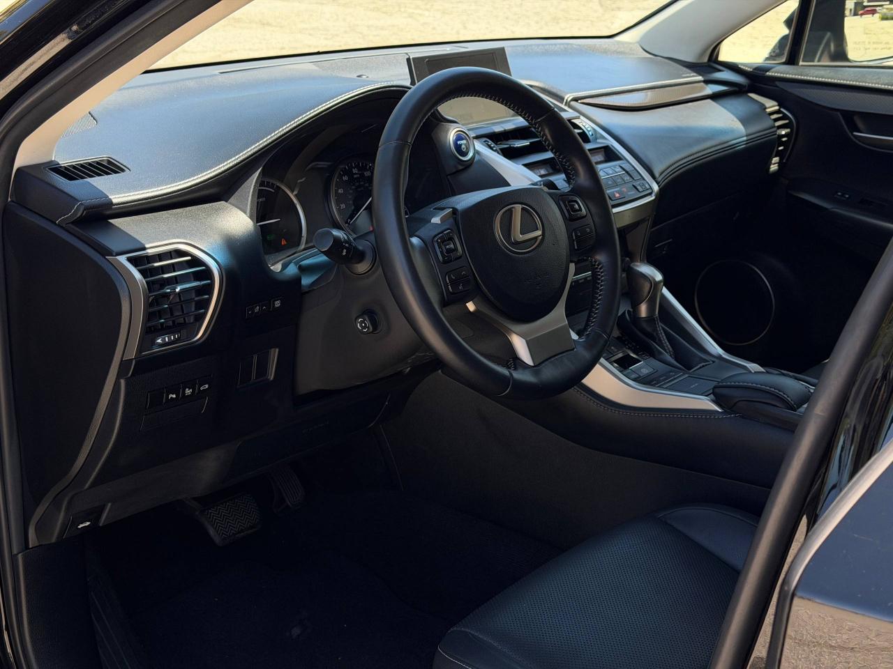 Lexus NX 300h  2015