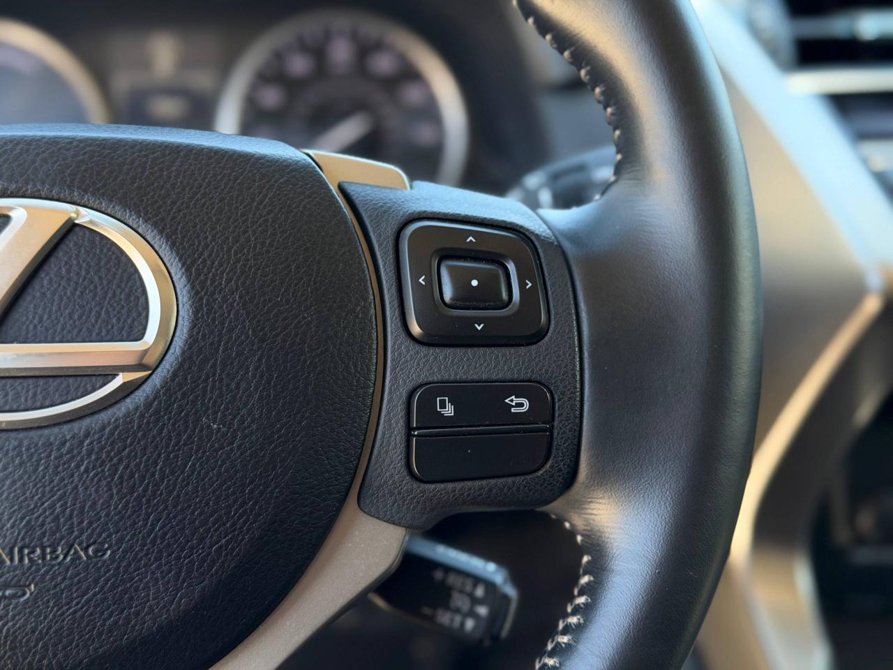 Lexus NX 300h  2015