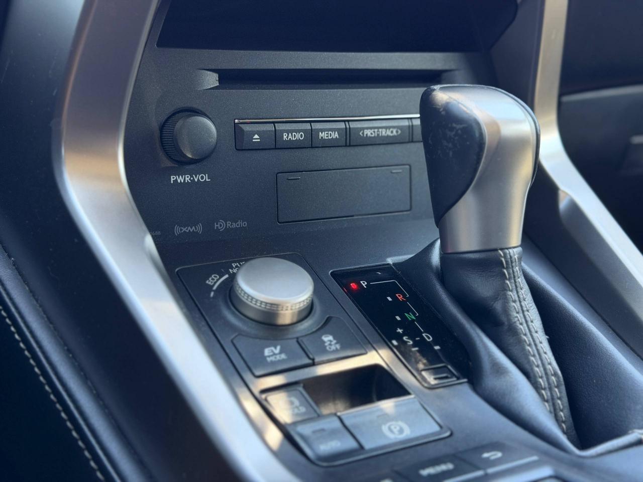 Lexus NX 300h  2015