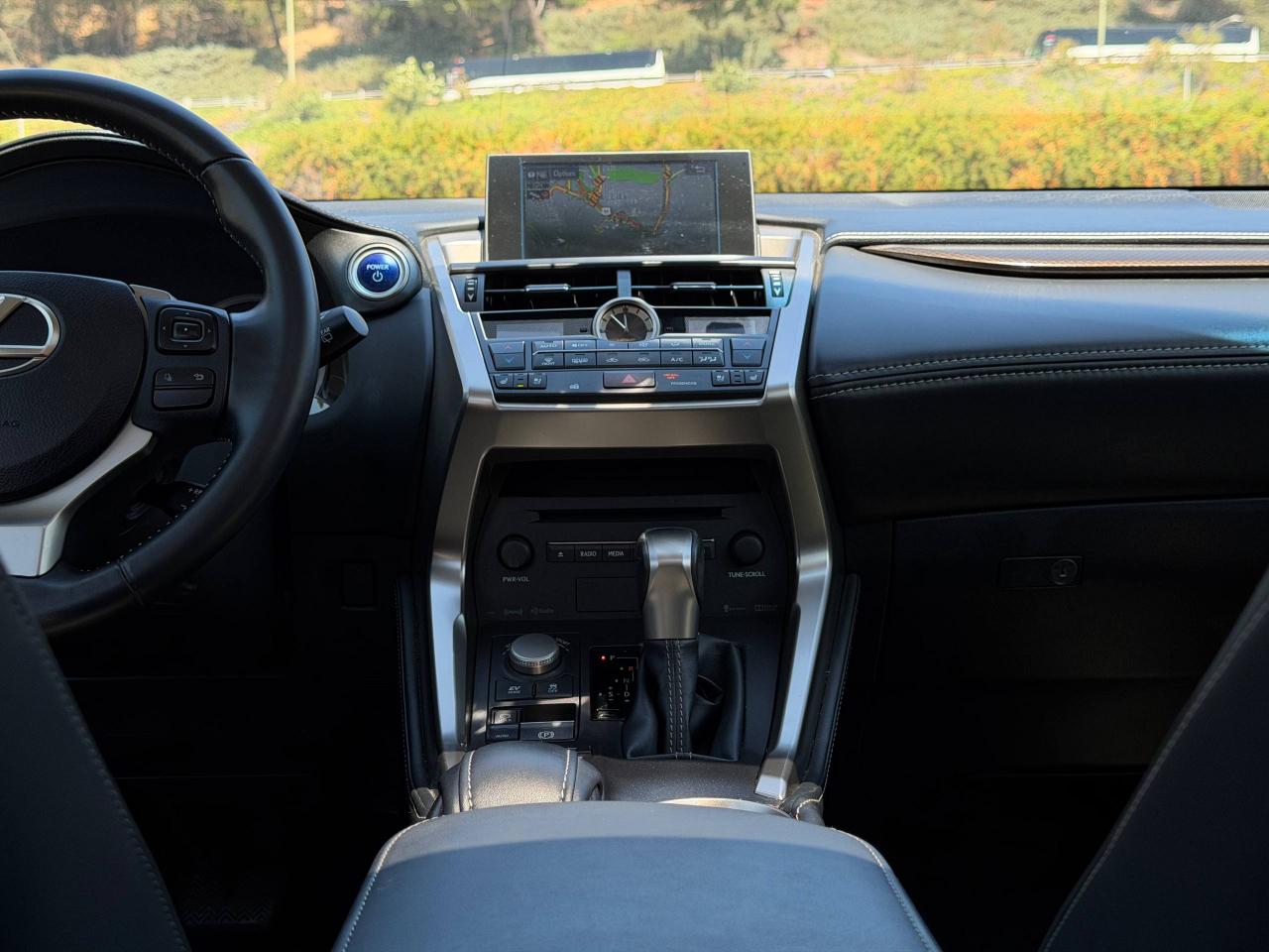 Lexus NX 300h  2015