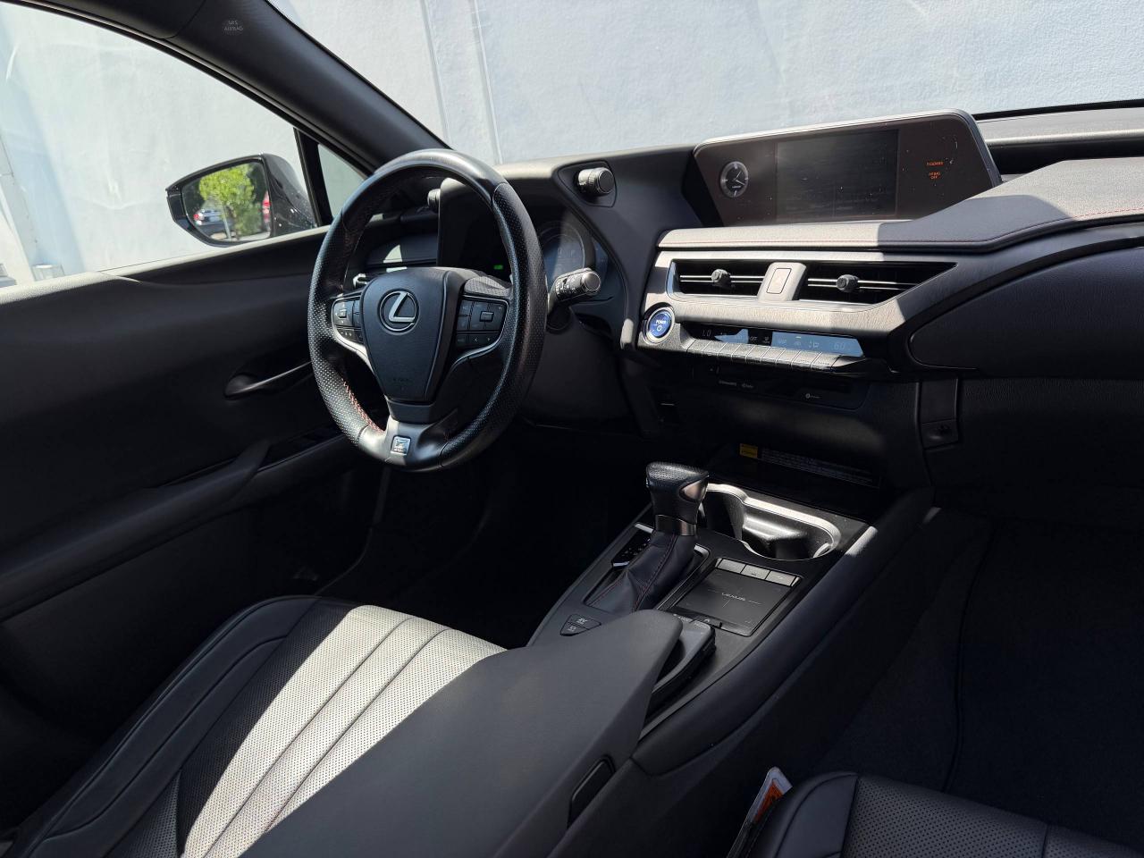 Lexus UX 250h F SPORT 2021