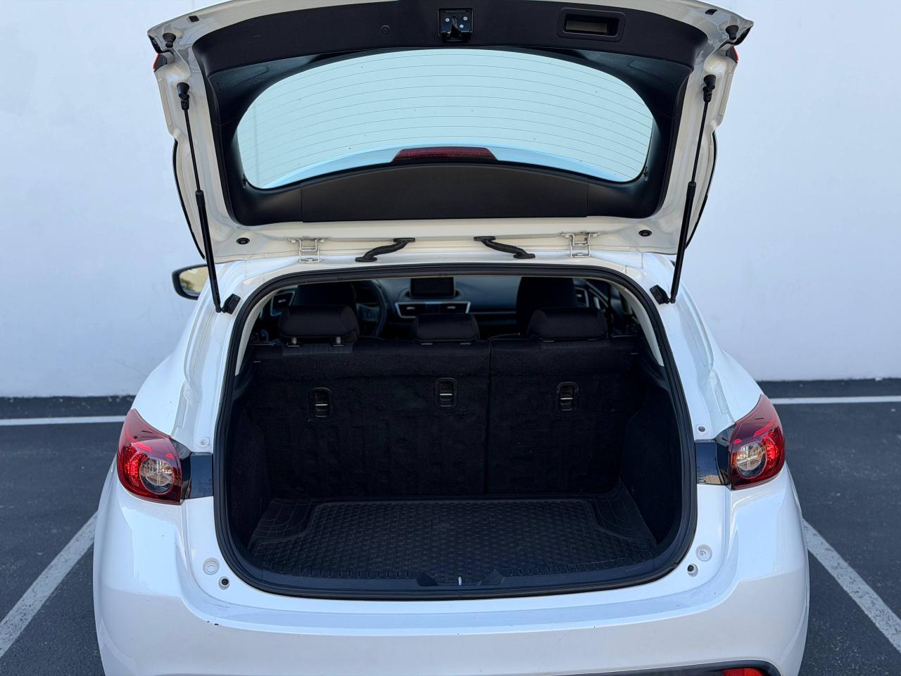 Mazda MAZDA3 i Sport AT 4-Door 2016