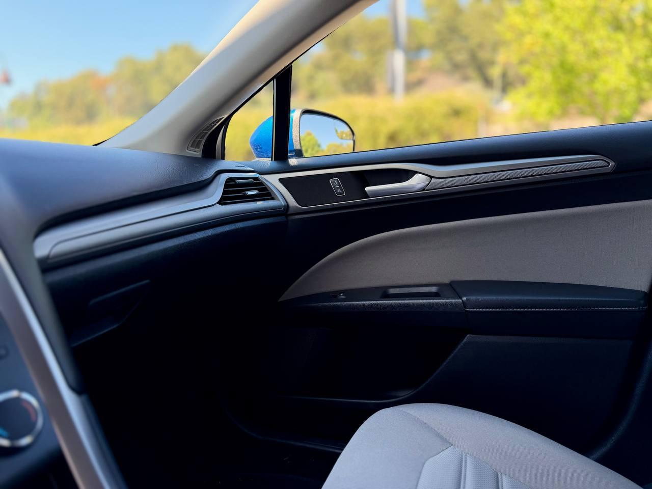 Ford Fusion Hybrid S 2018