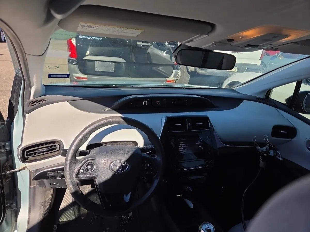 Toyota Prius L Eco 2019