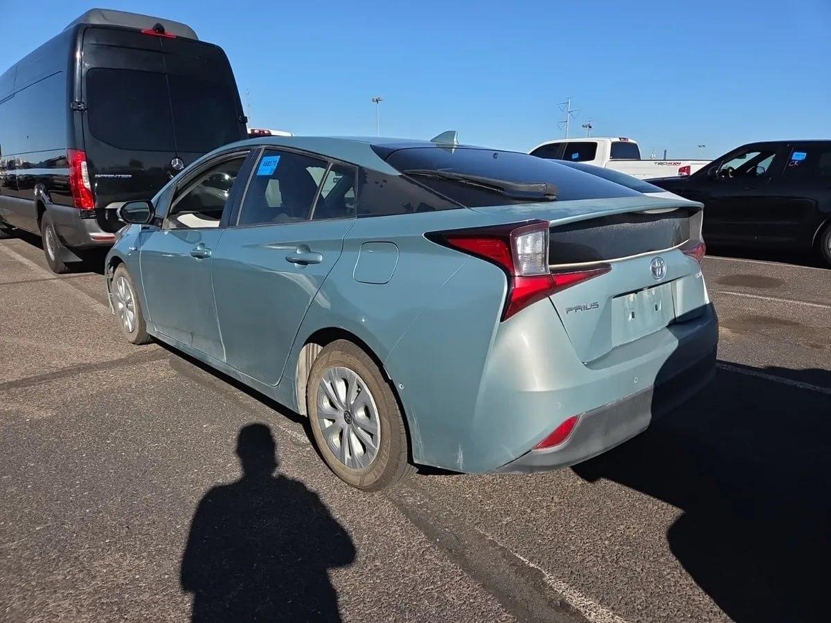 Toyota Prius L Eco 2019