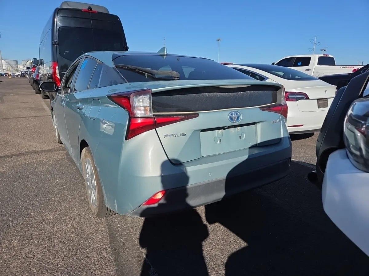 Toyota Prius L Eco 2019