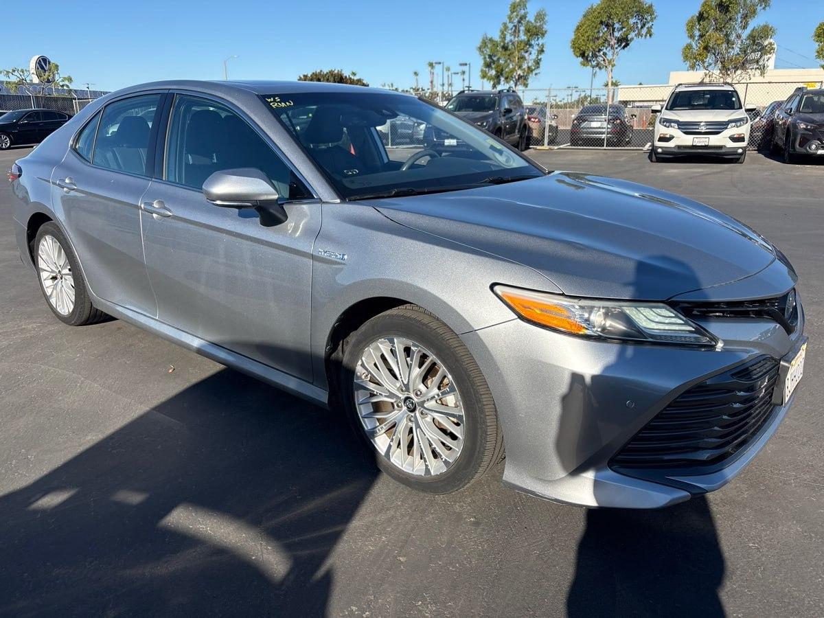 Toyota Camry Hybrid XLE 2019