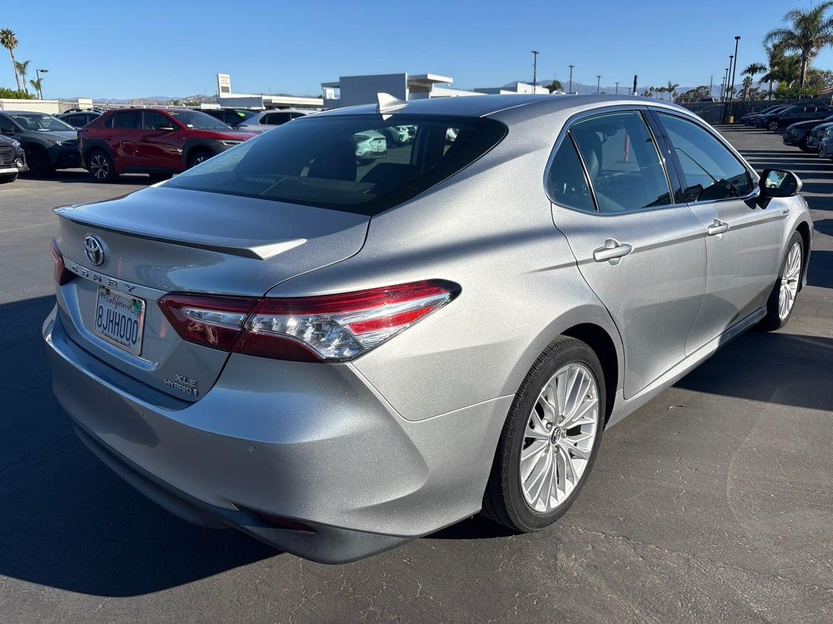 Toyota Camry Hybrid XLE 2019