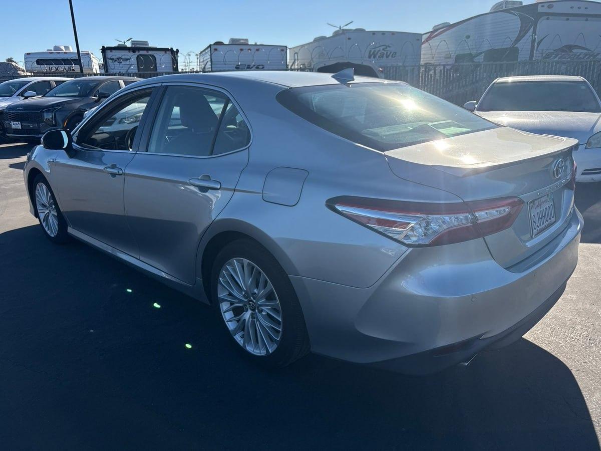 Toyota Camry Hybrid XLE 2019
