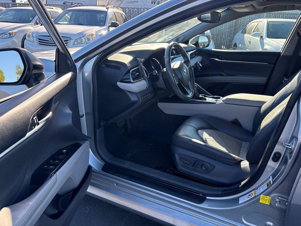 Toyota Camry Hybrid XLE 2019