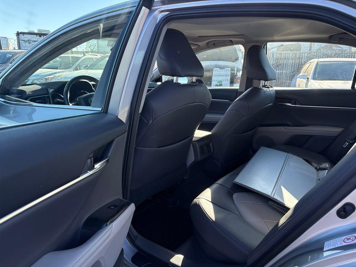 Toyota Camry Hybrid XLE 2019