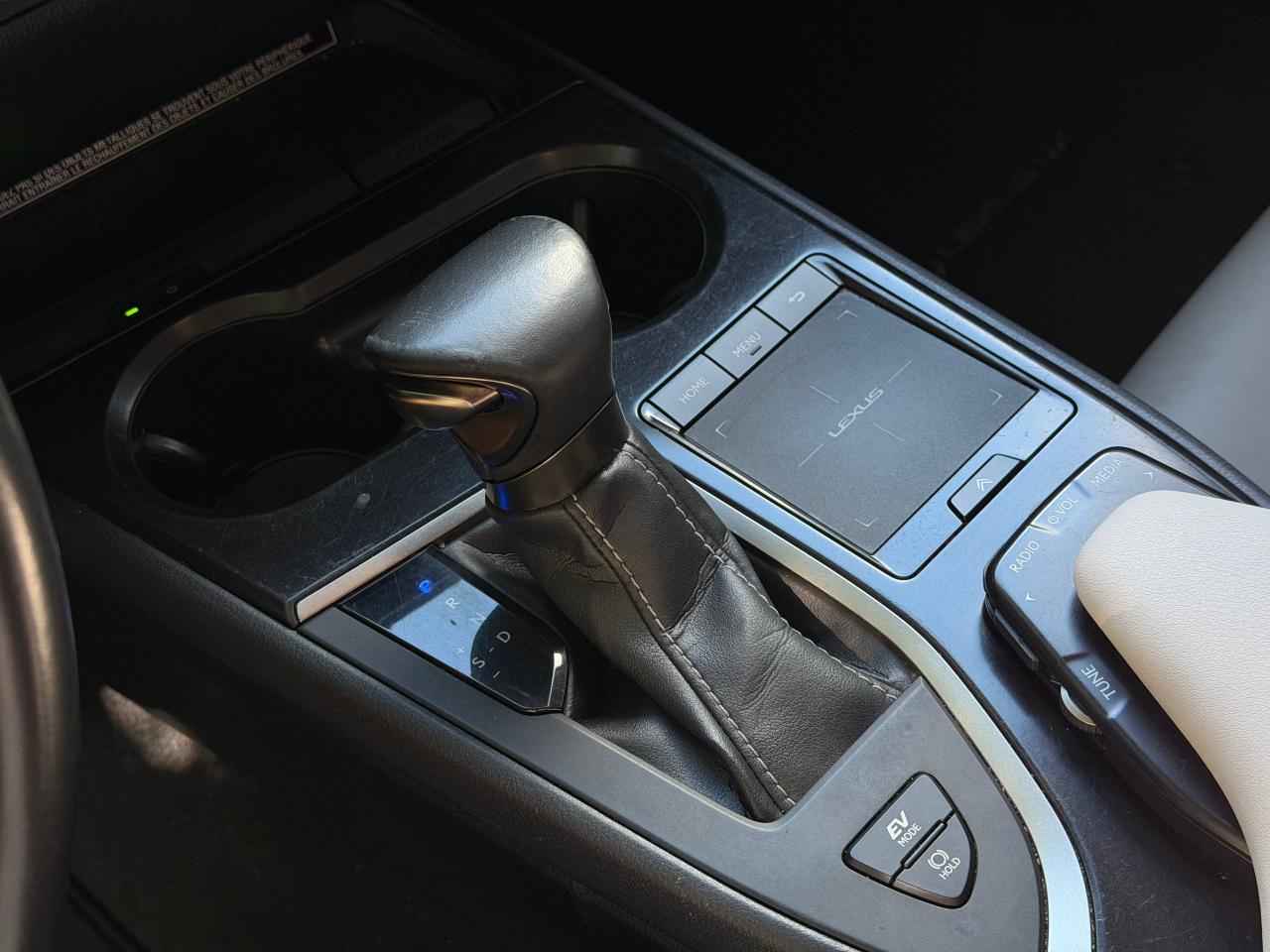 Lexus UX 250h  2022