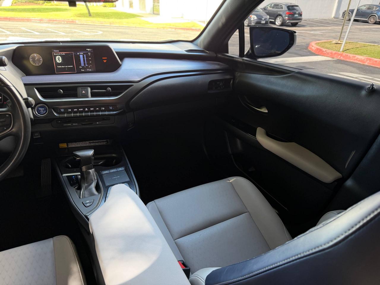 Lexus UX 250h  2022