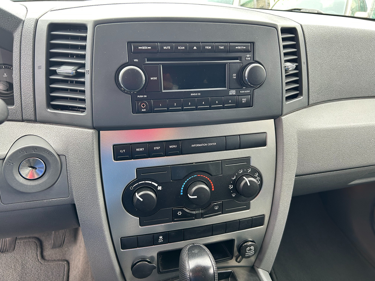 Jeep Grand Cherokee 4dr Laredo 4WD 2006 Jeep Grand Cherokee 4dr Laredo 4WD 2006