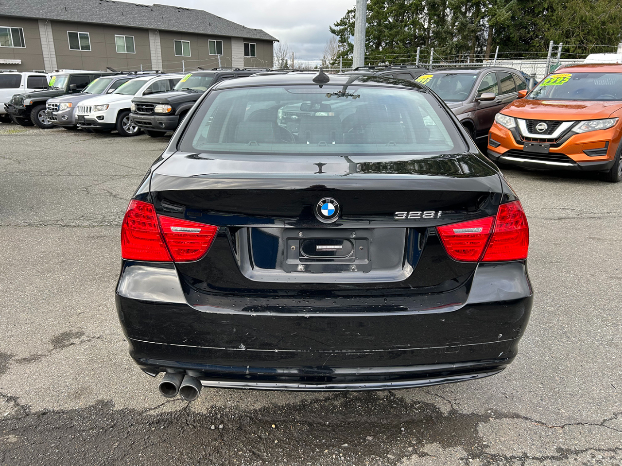 BMW 3 Series 4dr Sdn 328i RWD SULEV 2009