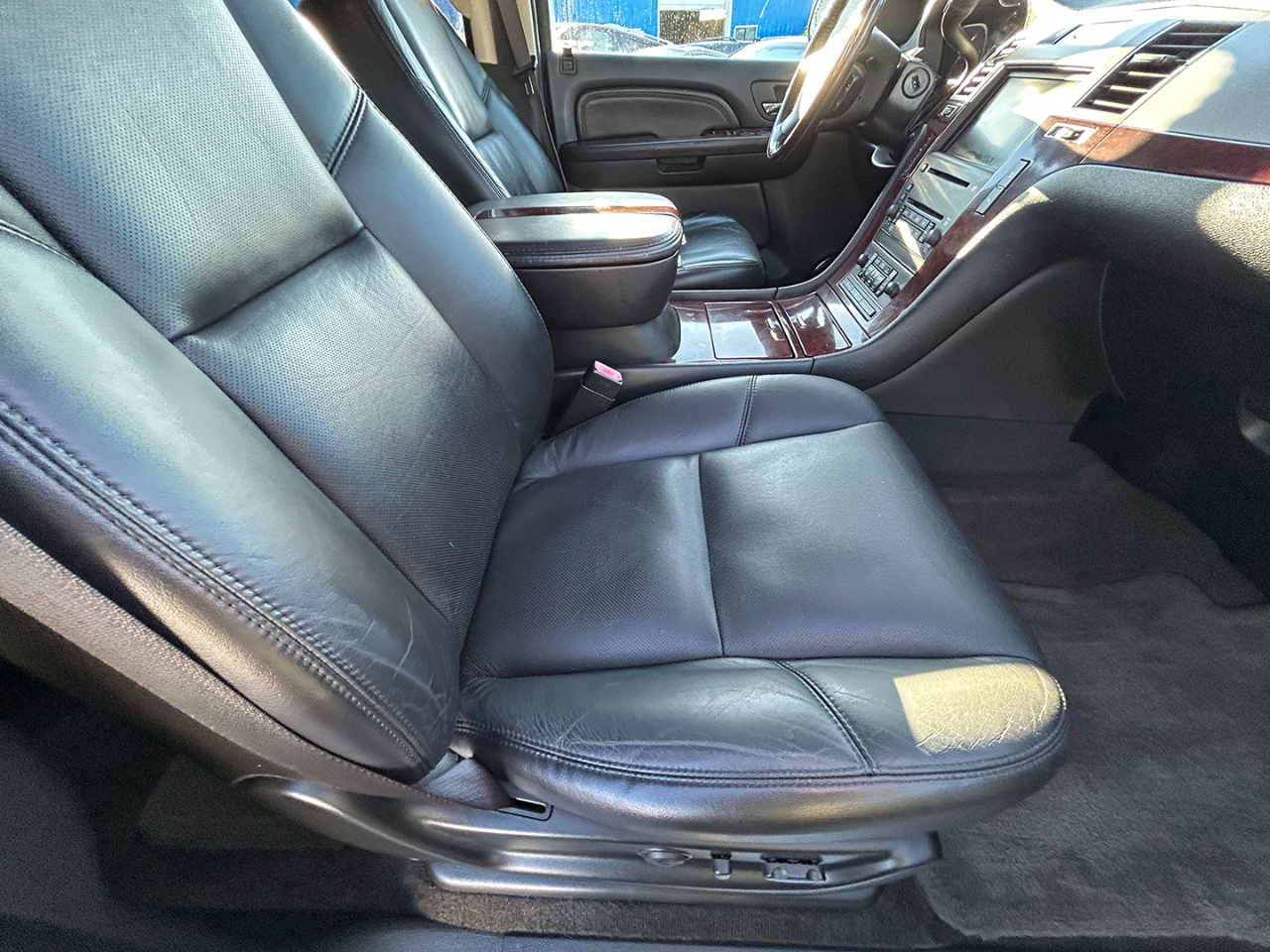 Cadillac Escalade AWD 4dr 2008