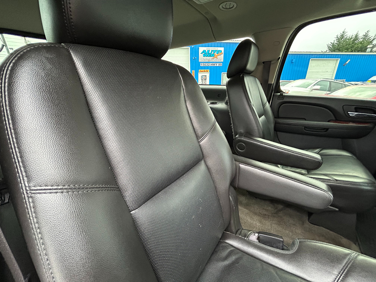 Chevrolet Suburban 4WD 4dr 1500 LTZ 2012