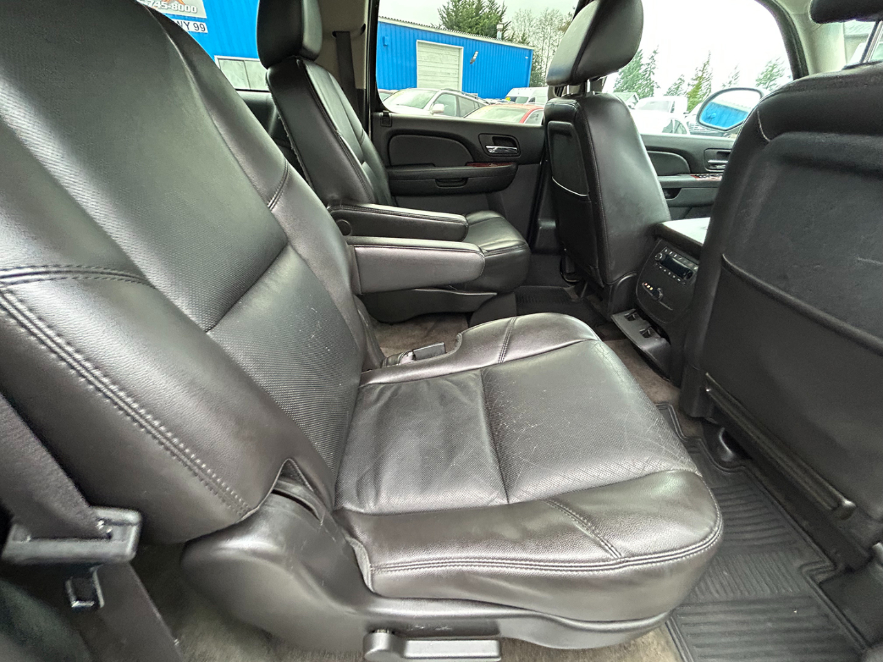 Chevrolet Suburban 4WD 4dr 1500 LTZ 2012