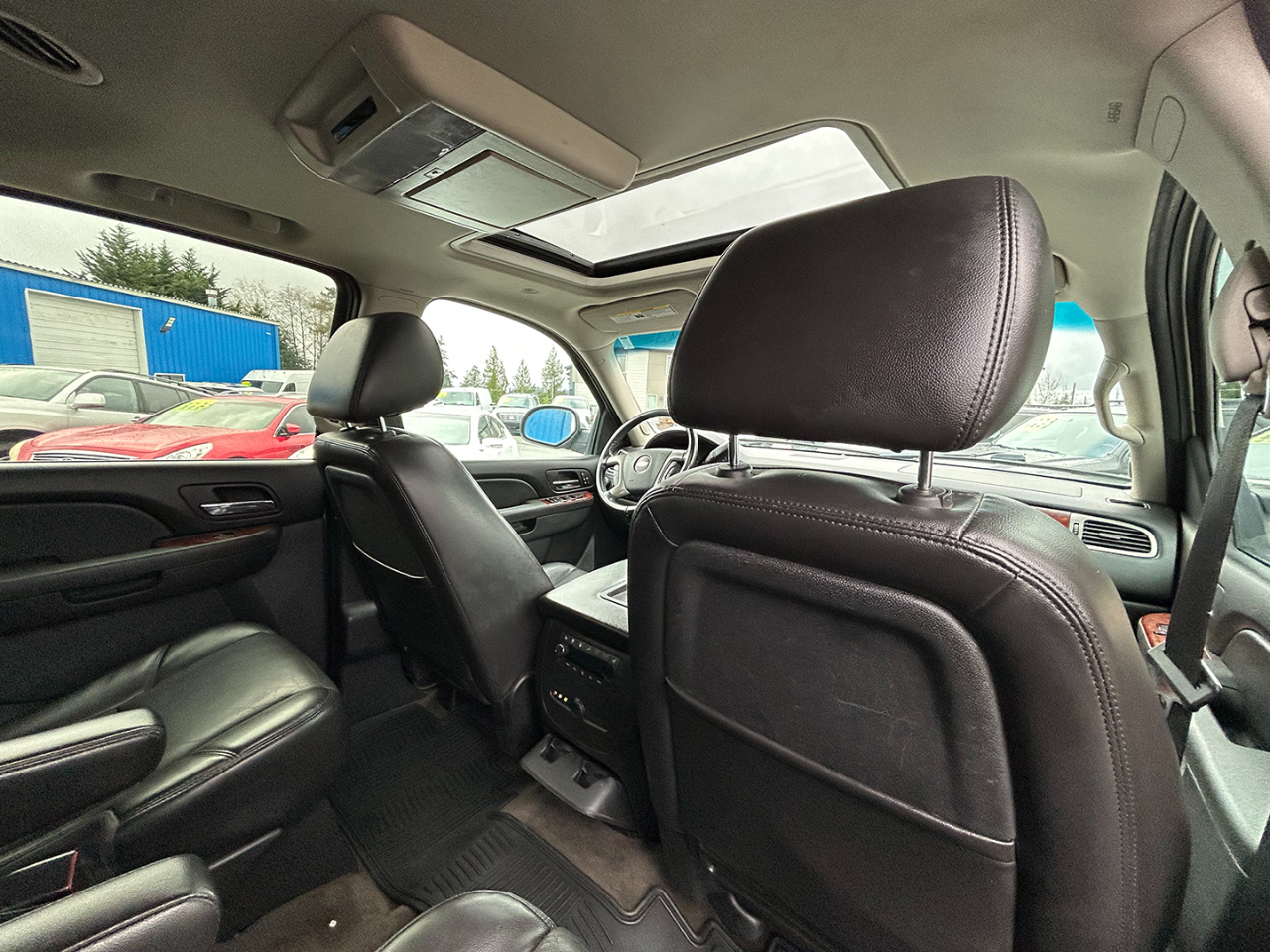 Chevrolet Suburban 4WD 4dr 1500 LTZ 2012