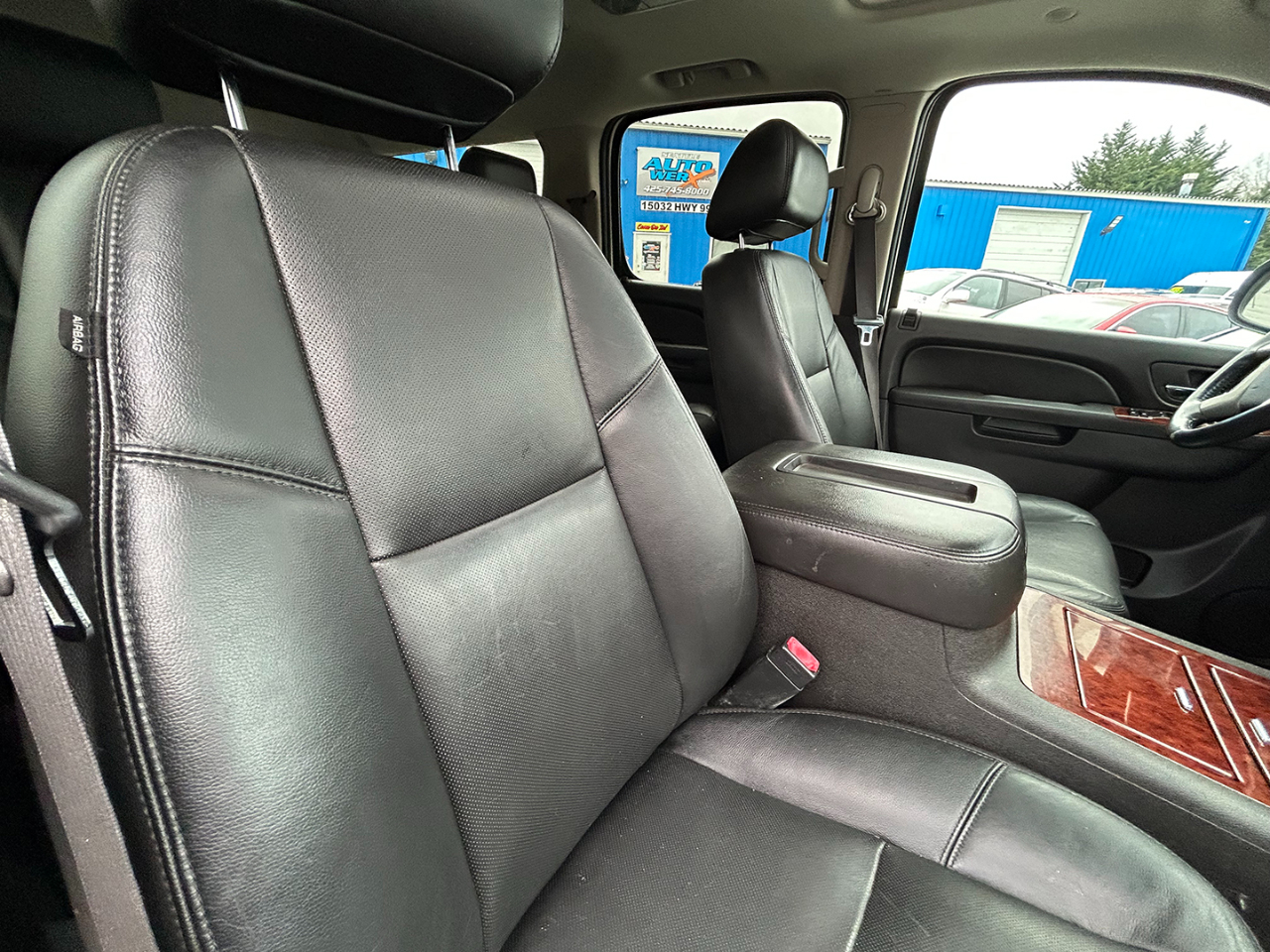 Chevrolet Suburban 4WD 4dr 1500 LTZ 2012