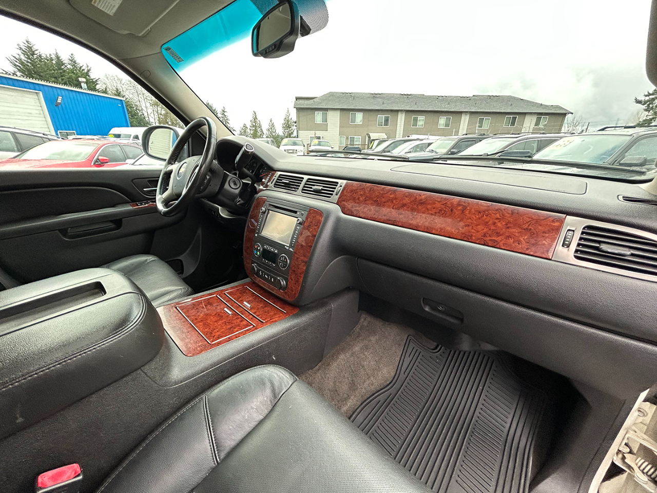 Chevrolet Suburban 4WD 4dr 1500 LTZ 2012