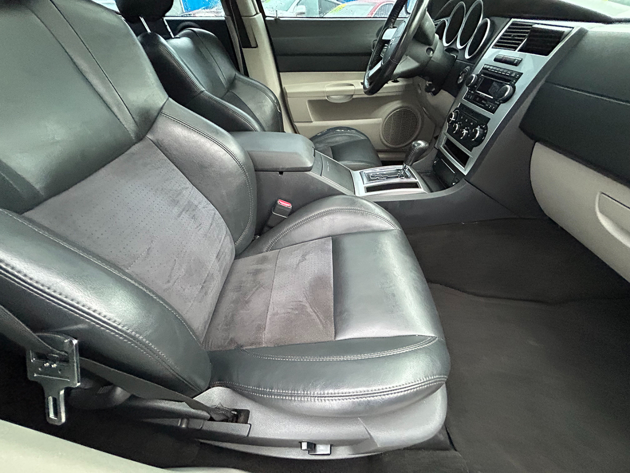 Dodge Charger 4dr Sdn R/T RWD 2006