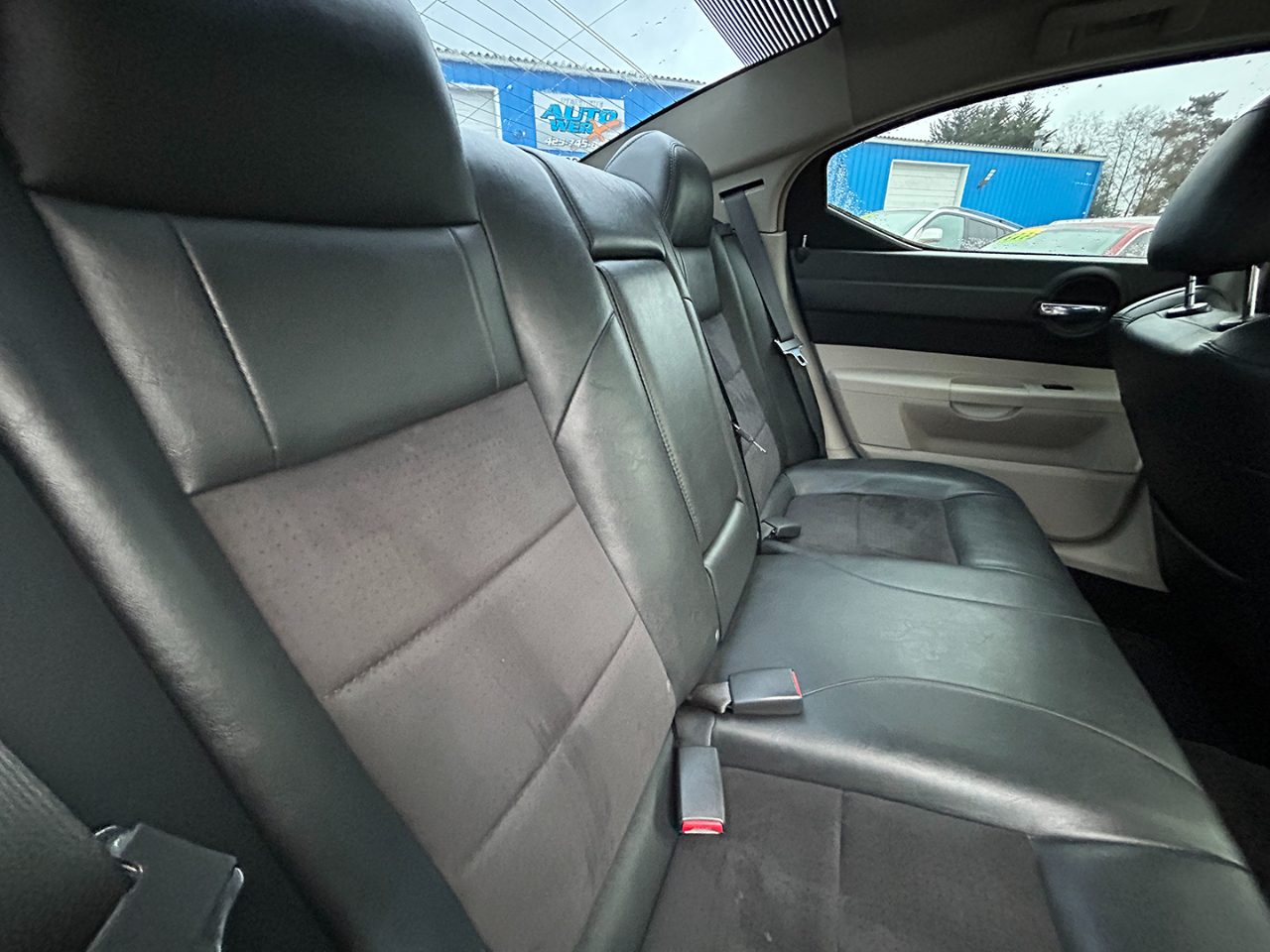 Dodge Charger 4dr Sdn R/T RWD 2006