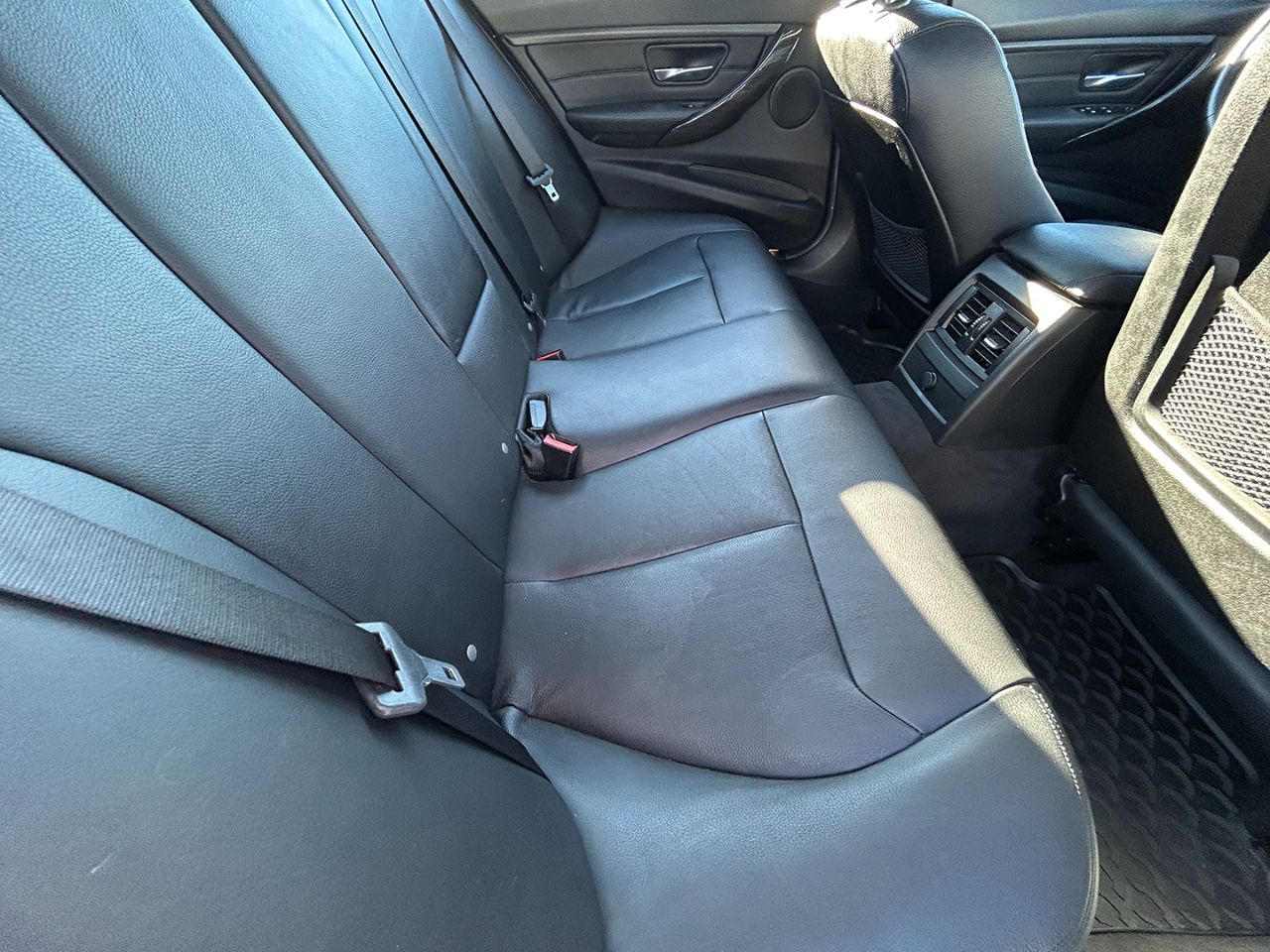 BMW 3 Series 4dr Sdn 328i RWD SULEV 2012