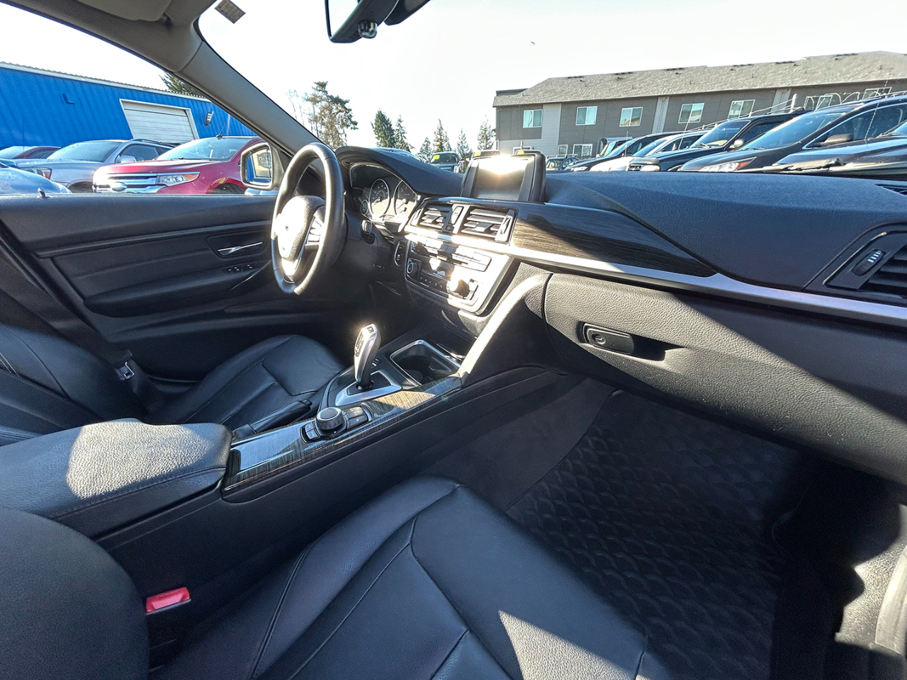 BMW 3 Series 4dr Sdn 328i RWD SULEV 2012