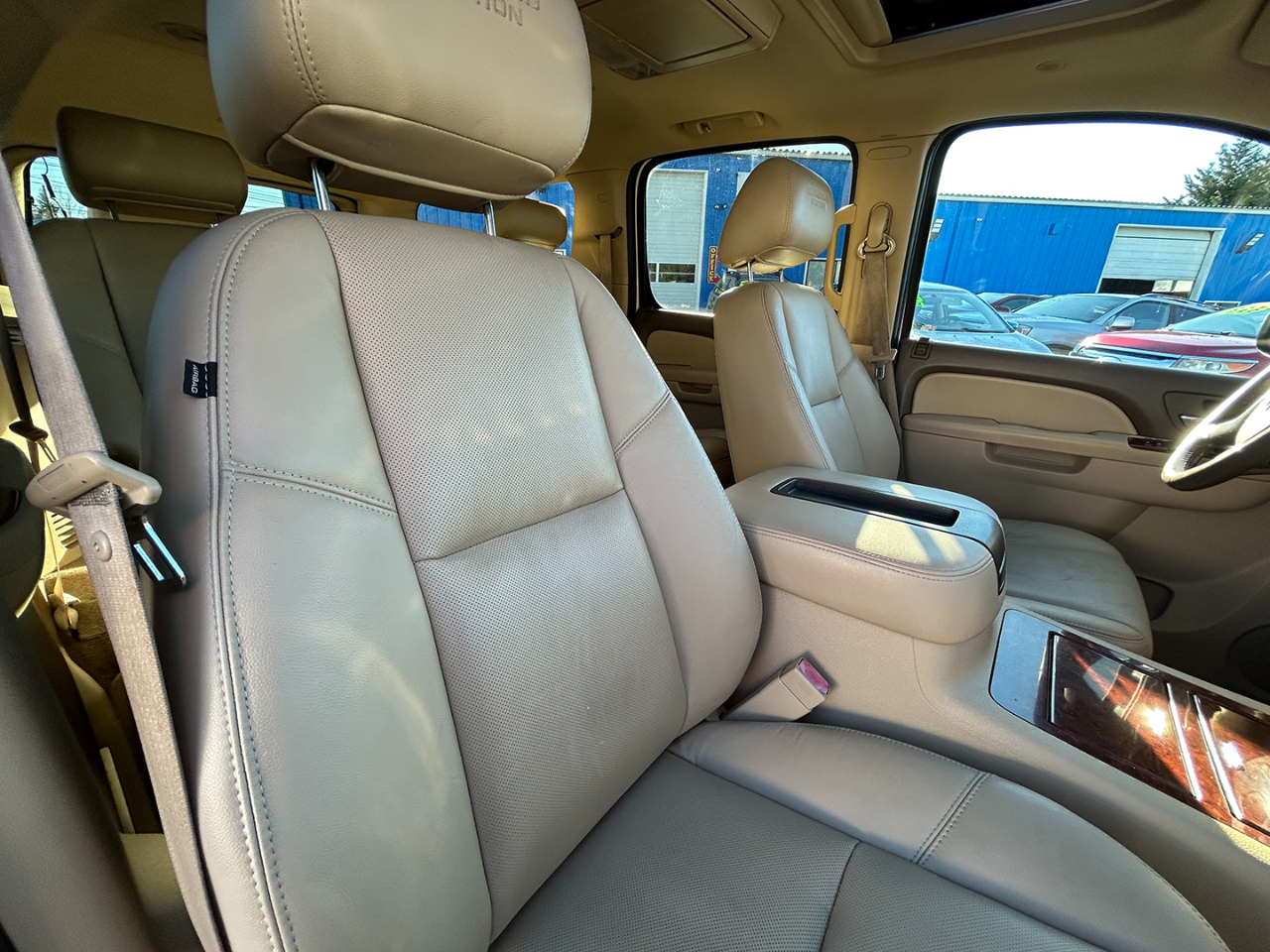 Chevrolet Suburban 4WD 4dr 1500 LTZ 2010