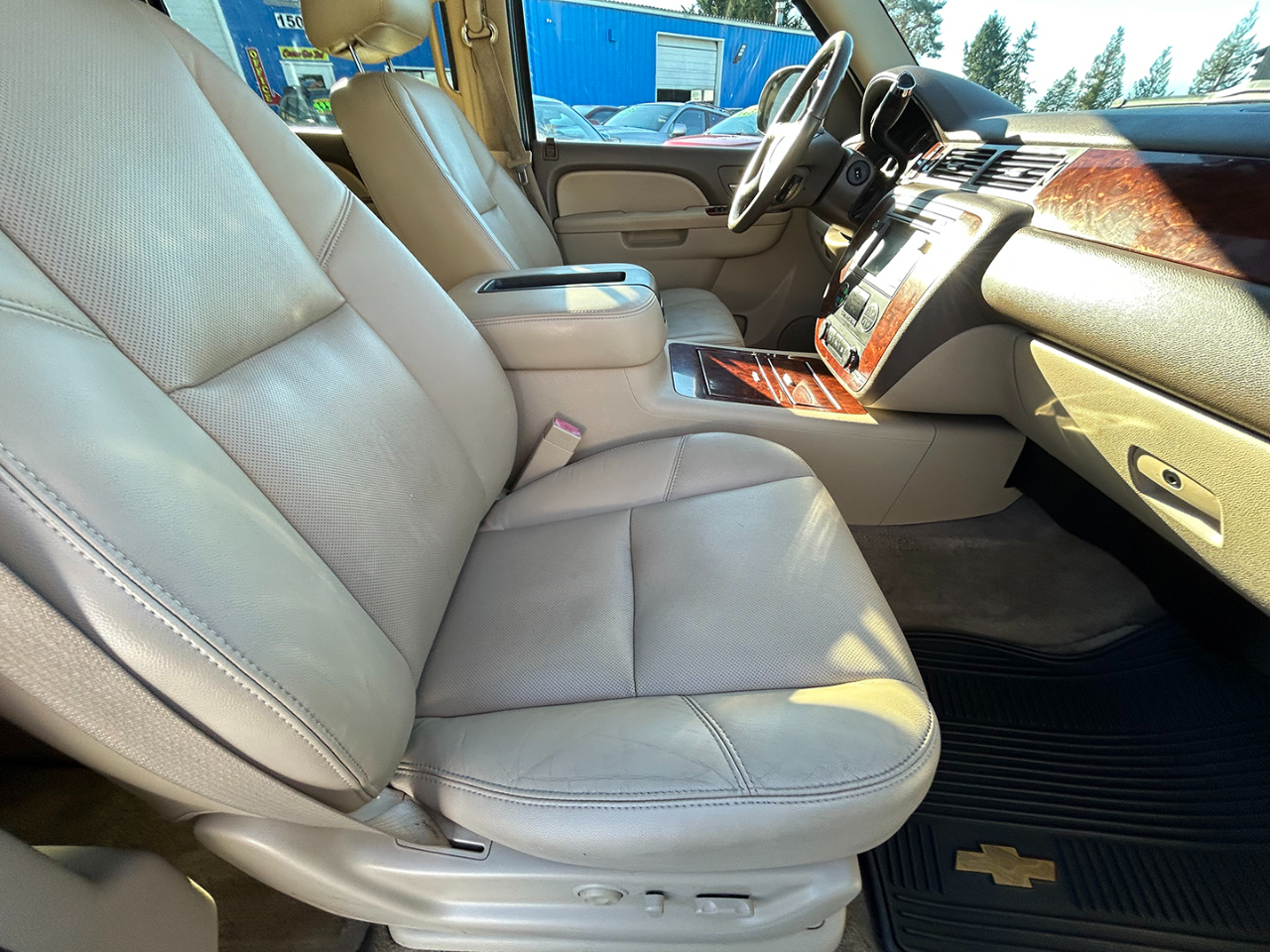 Chevrolet Suburban 4WD 4dr 1500 LTZ 2010