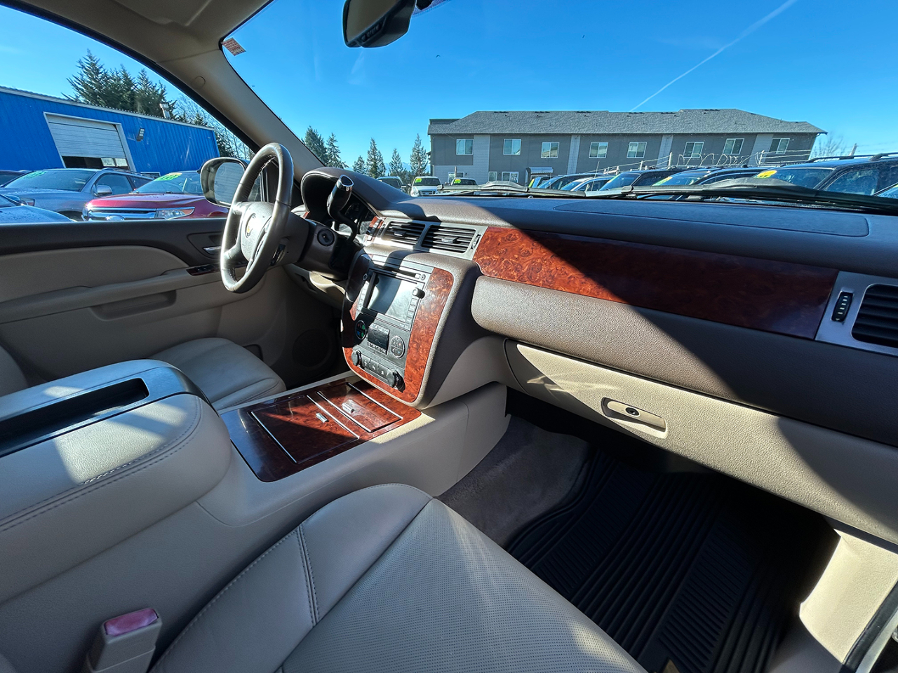 Chevrolet Suburban 4WD 4dr 1500 LTZ 2010