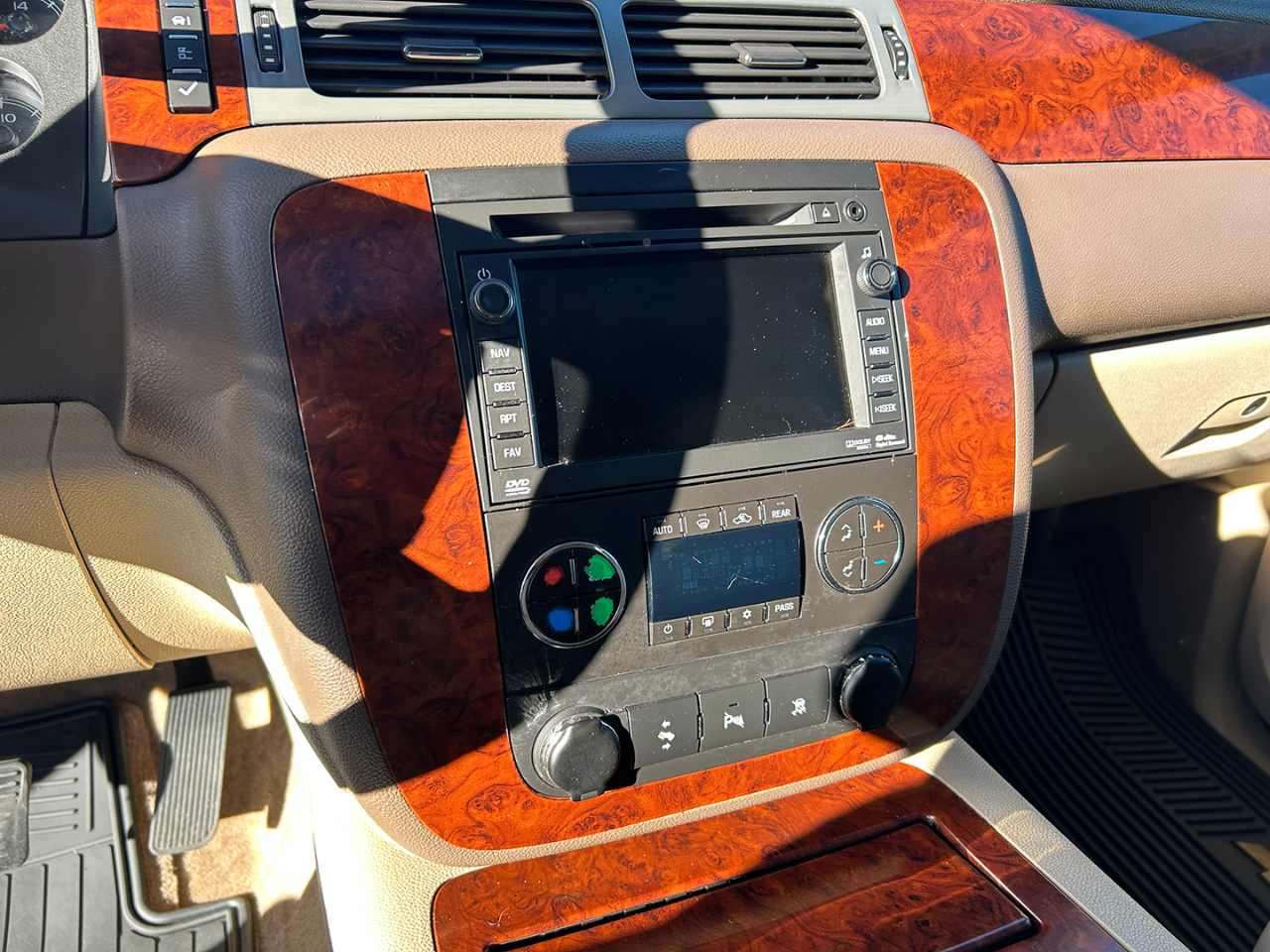 Chevrolet Suburban 4WD 4dr 1500 LTZ 2010