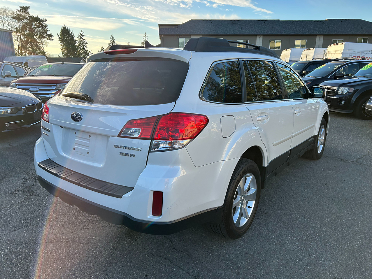 Subaru Outback 4dr Wgn H6 Auto 3.6R Limited 2014