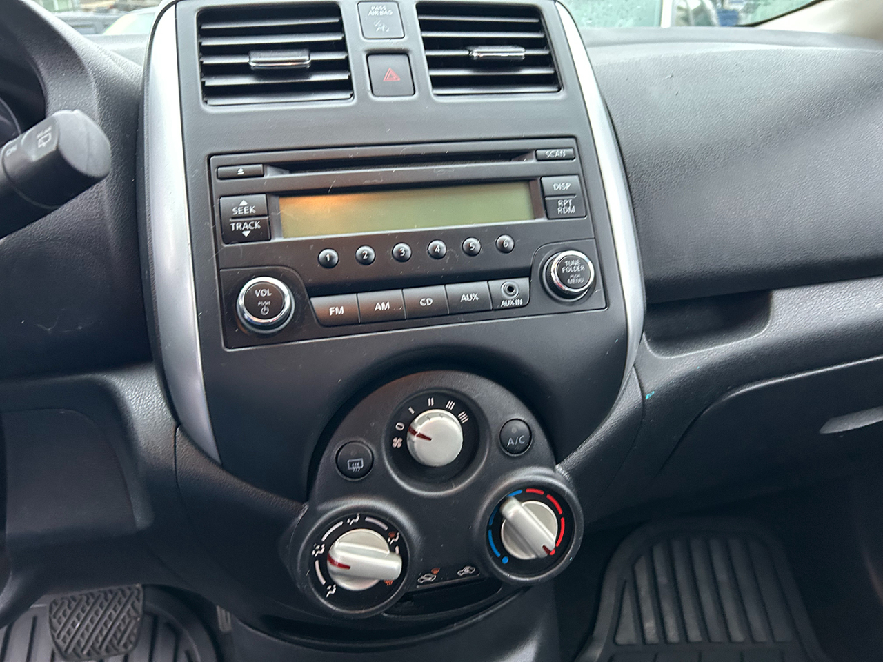 Nissan Versa Note 5dr HB CVT 1.6 SV 2014